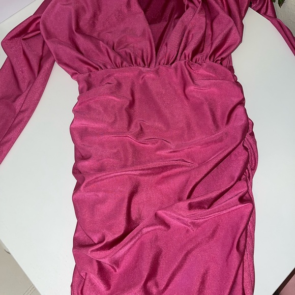 It’s a beautiful pink stretchy long sleeves dress - Picture 8 of 8